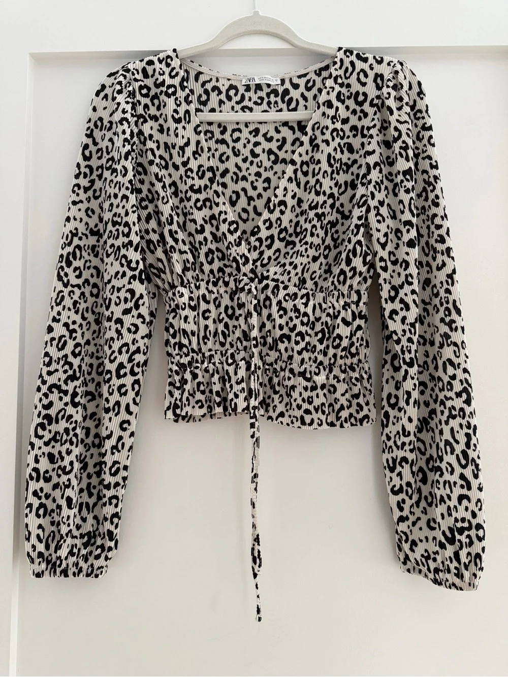 Zara White and Black Leopard Print Cinched Waist Blouse